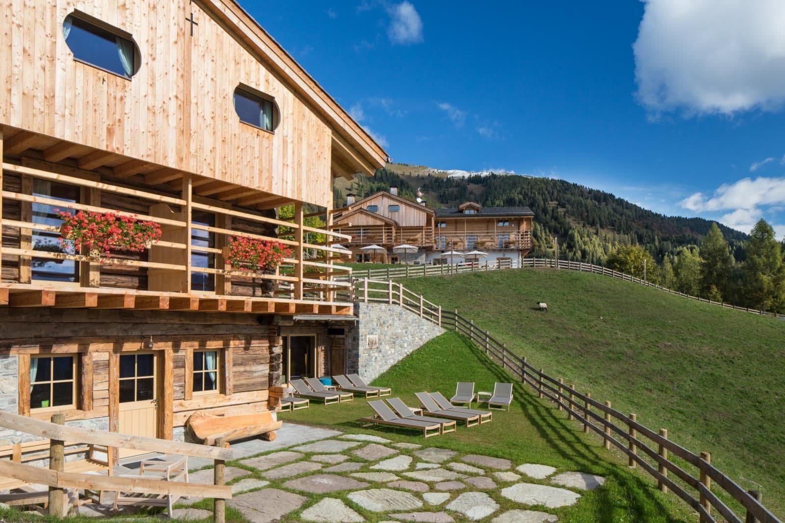 Hotel The Originals Borgo Eibn Mountain Lodge Саурис Екстериор снимка
