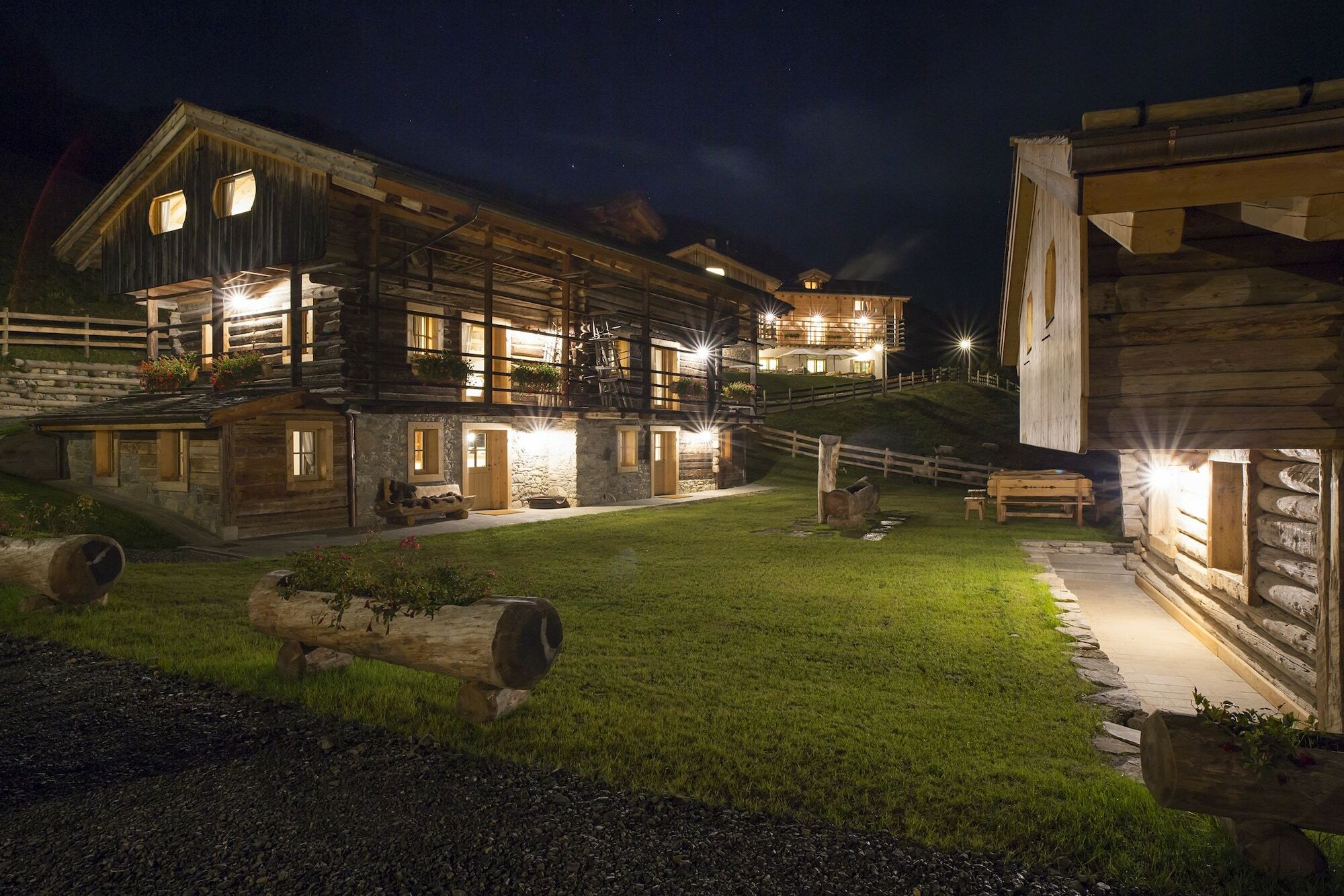 Hotel The Originals Borgo Eibn Mountain Lodge Саурис Екстериор снимка