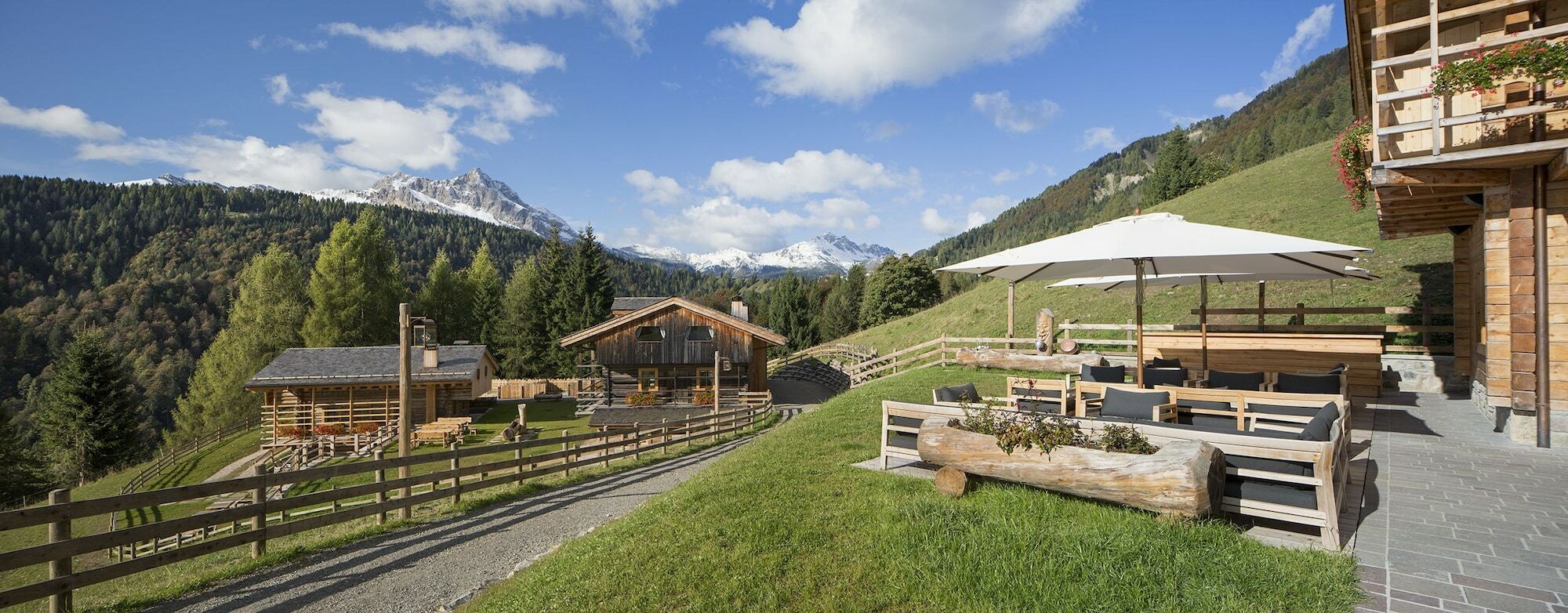 Hotel The Originals Borgo Eibn Mountain Lodge Саурис Екстериор снимка