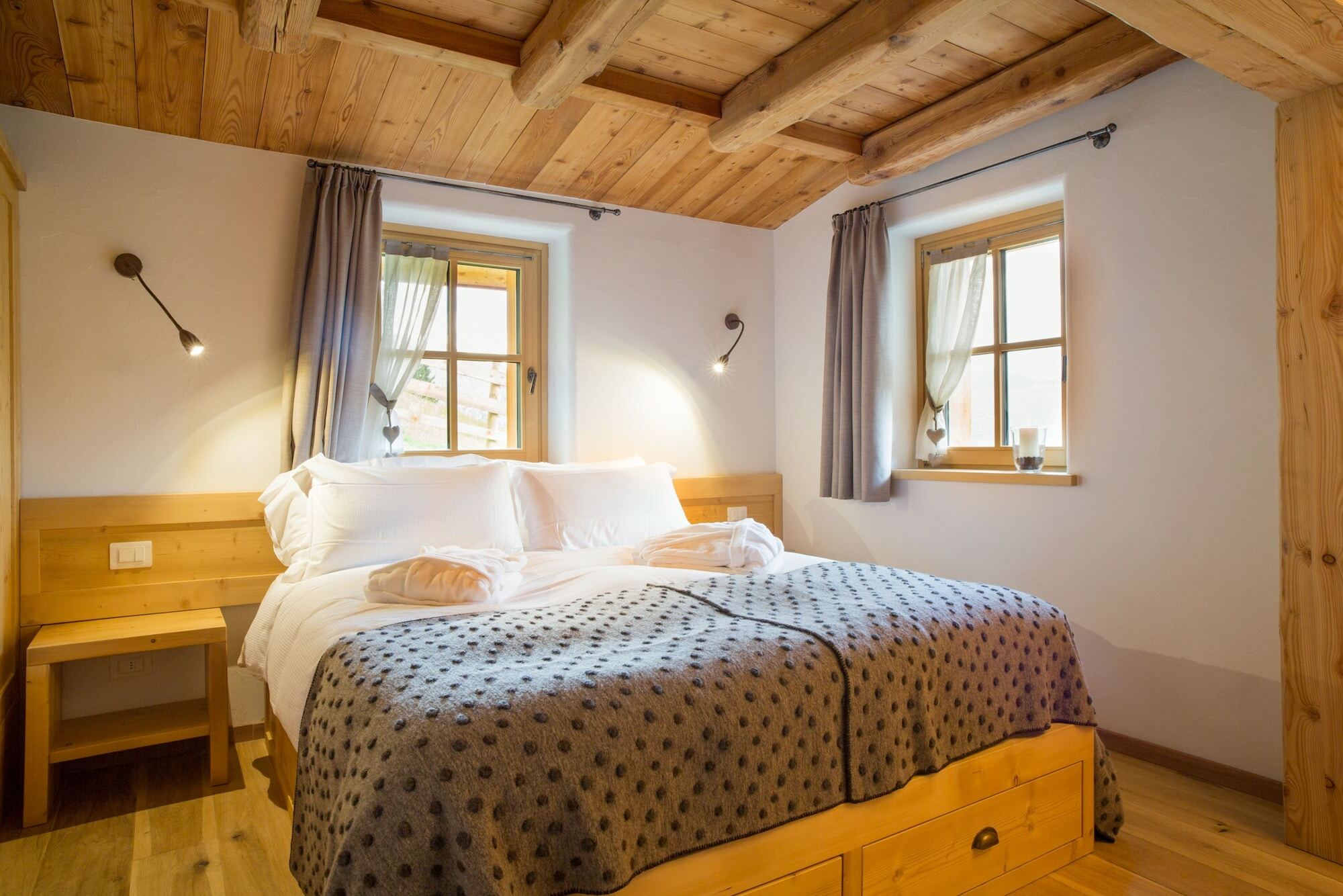 Hotel The Originals Borgo Eibn Mountain Lodge Саурис Екстериор снимка