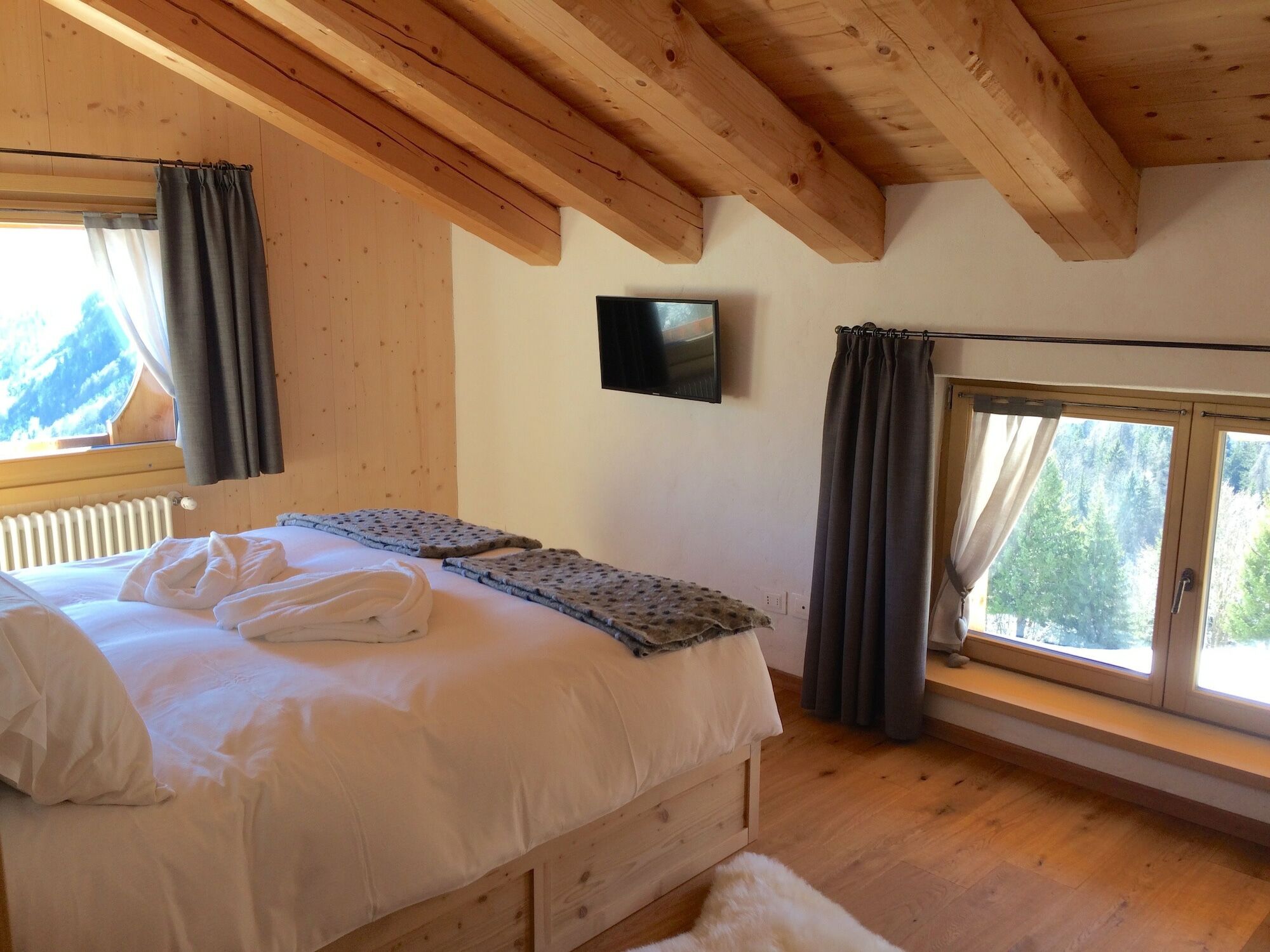 Hotel The Originals Borgo Eibn Mountain Lodge Саурис Екстериор снимка